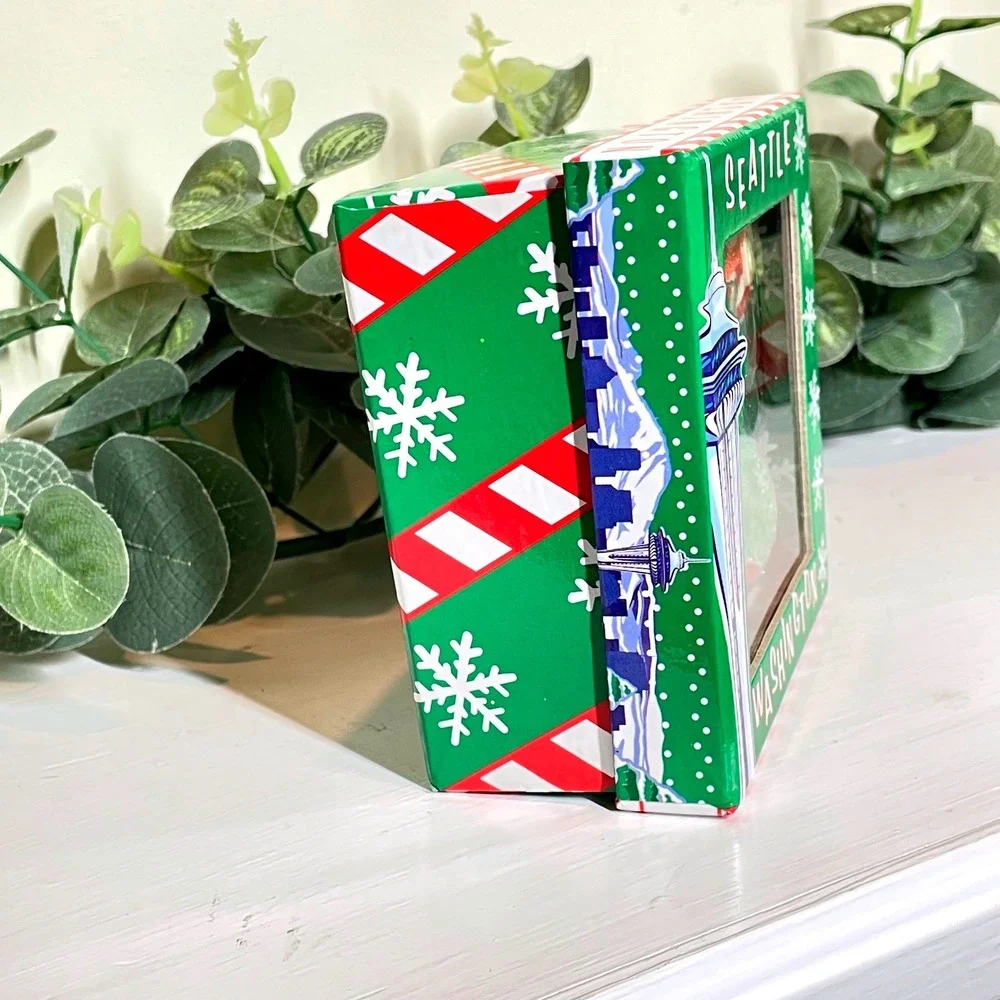 Seattle‎ Washington Space Needle Christmas 4 Ornament Set Holiday Gift Box